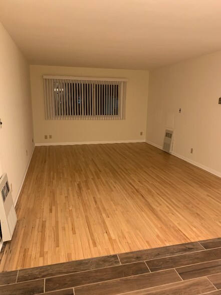 Primary Photo - 689 Snelling Ave S