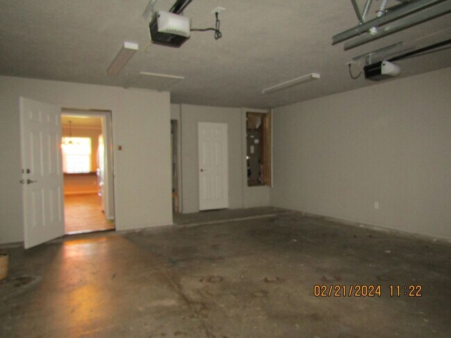 Building Photo - MacArthur Schools Area!