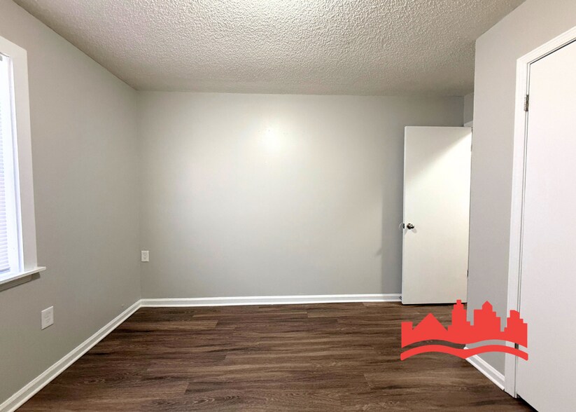 Building Photo - 3627 Royal Wood Dr