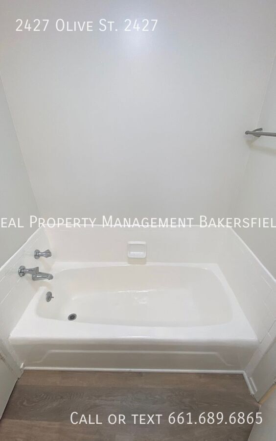 Building Photo - 2427 Olive St