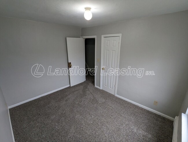 Building Photo - Spacious 3-Bedroom Home with 2-Car Garage ...