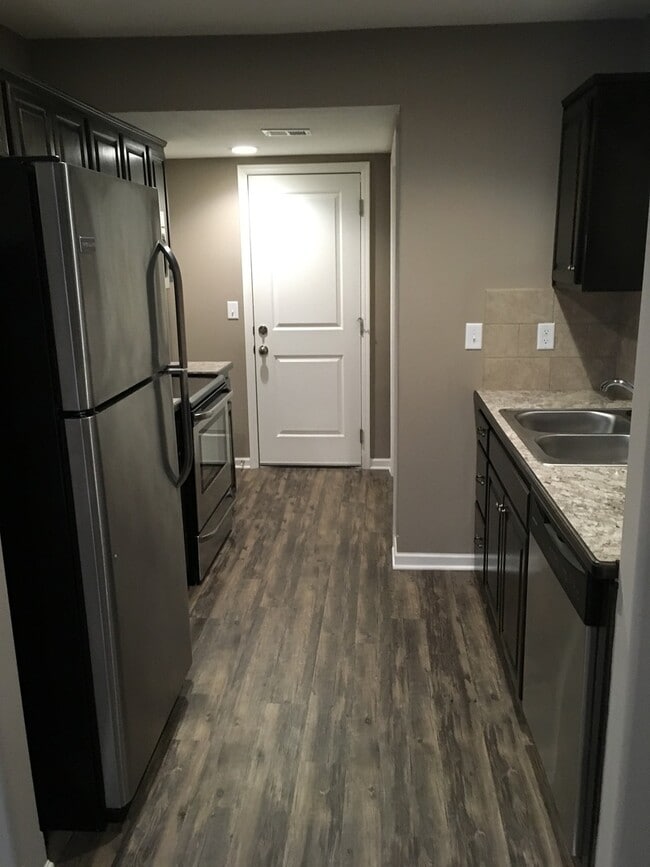 Building Photo - Newer 3 Bed Townhome in Grain Valley