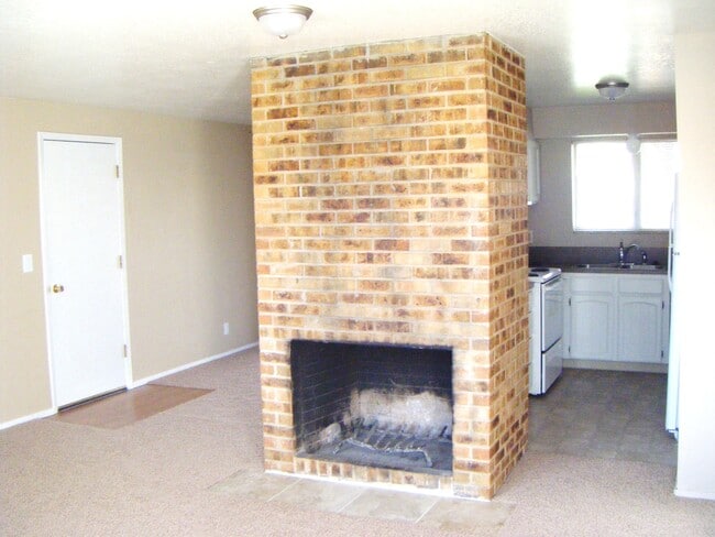 Building Photo - 3649 S Constitution Way