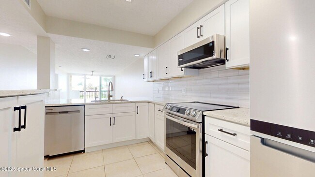 Building Photo - 300 Columbia Dr