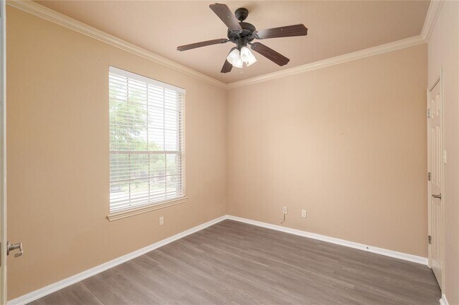 Building Photo - 205 Choke Canyon Ln