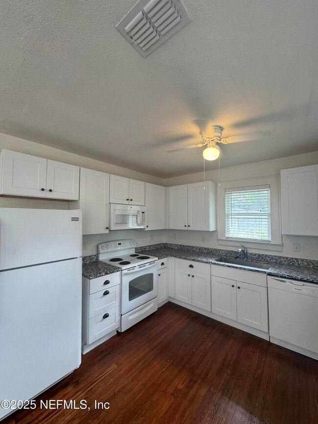 Building Photo - 2778 Herschel St