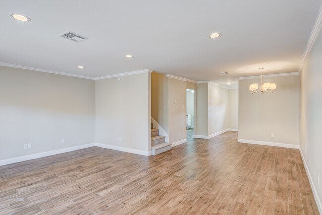 Building Photo - 5869 Valley Forge Dr