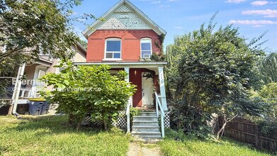 Building Photo - Spacious 4 Bedroom Home in Kansas City / P...