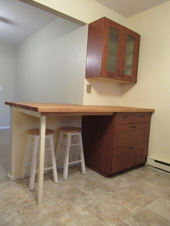 Building Photo - 67 Riverview Dr