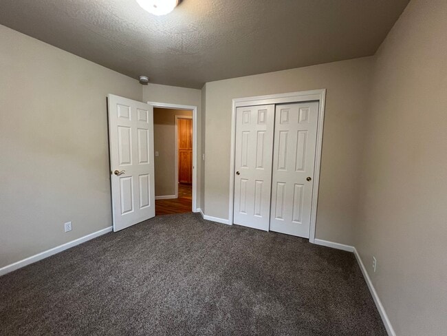 Building Photo - Three bedroom, Two bath home in Ashland.  | Available Now