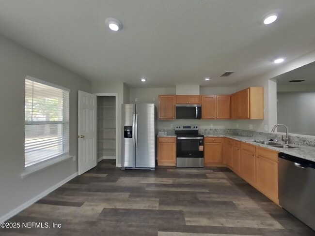 Building Photo - 76383 Timbercreek Blvd