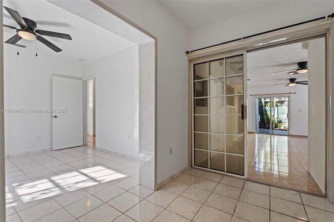 Building Photo - 5973 SW 41st St