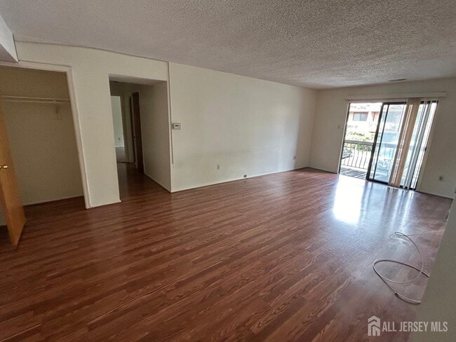 Building Photo - 517 Edison Glen Terrace