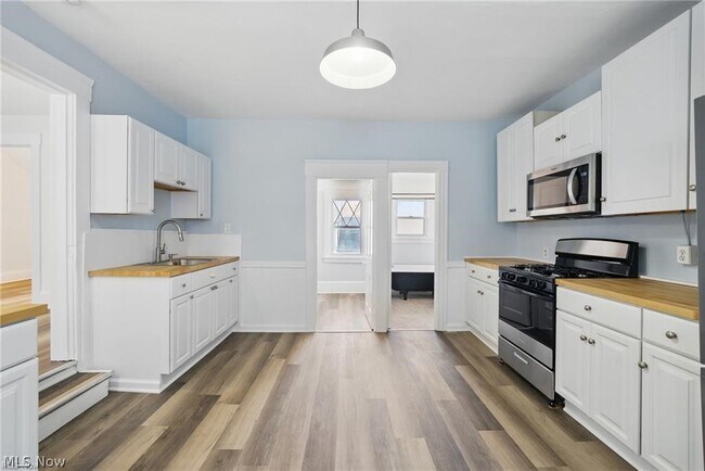 Building Photo - 2471 Tremont Ave