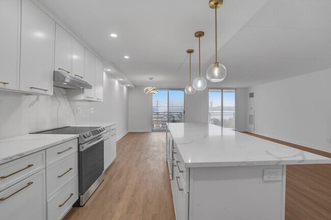 Building Photo - 1055 River Rd