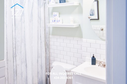 Building Photo - Spacious 4-Bedroom Residence in a Prime Location!