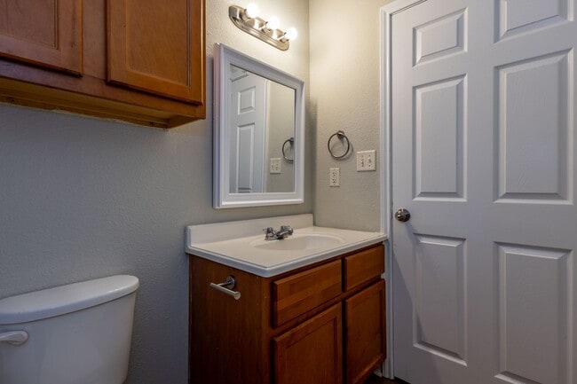 Building Photo - Cozy and well maintained 2 Bed / 1 bath home in Beaumont! Move in ready!