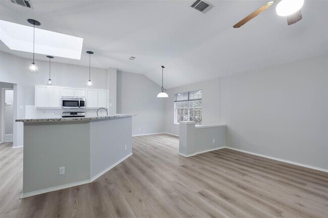 Building Photo - 1810 Coral Dr