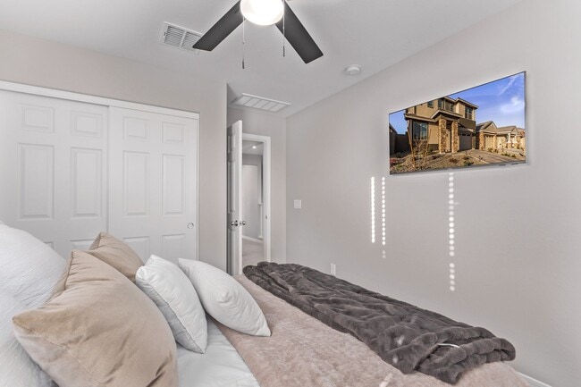 Building Photo - BEAUTIFUL 5 bedroom plus loft!