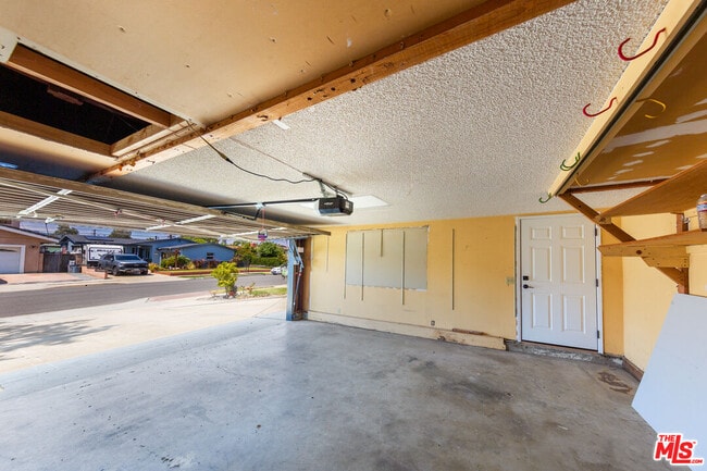 Building Photo - 2525 Grand Summit Rd