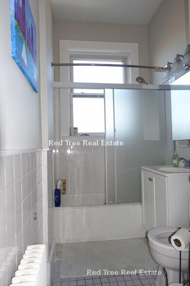 Building Photo - 554 E 4th St