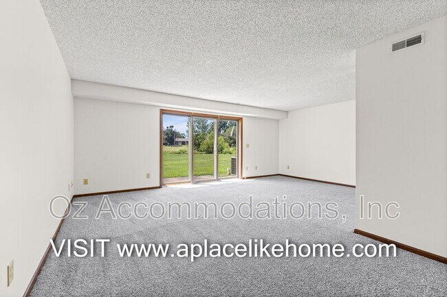 Building Photo - 1105 Jeff Cir