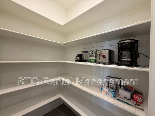 Building Photo - 5801 S Garnet Dr
