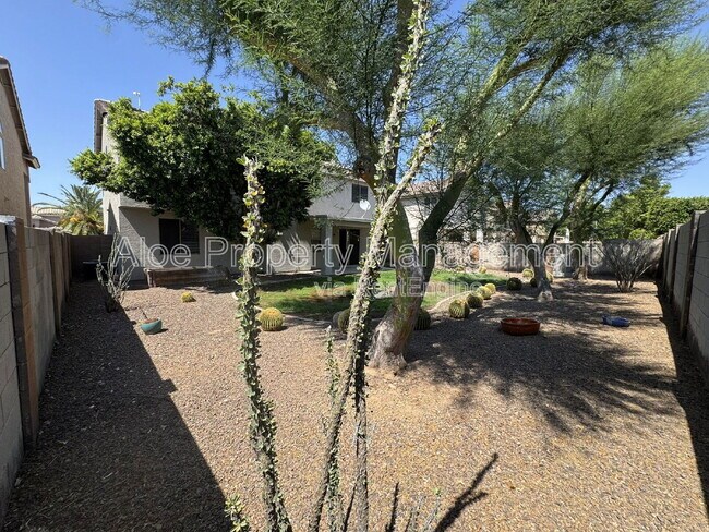 Building Photo - 491 W Ebony Way