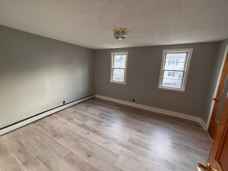 Building Photo - 194 Water St