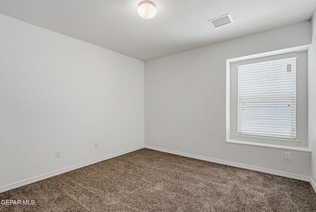 Building Photo - 11381 Bullseye St