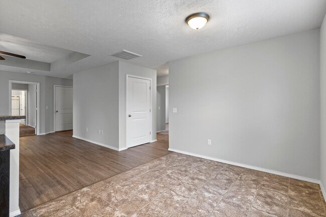Building Photo - 3 Bedroom in Nixa!