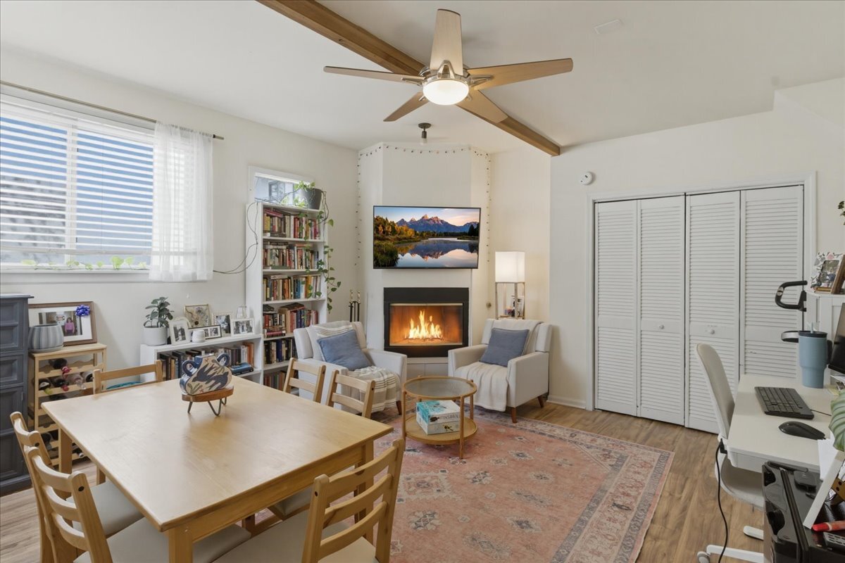 Building Photo - 3144 N Southport Ave