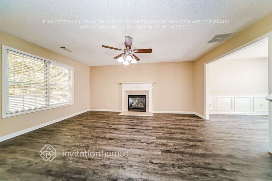 Building Photo - 204 Revolutionary Dr