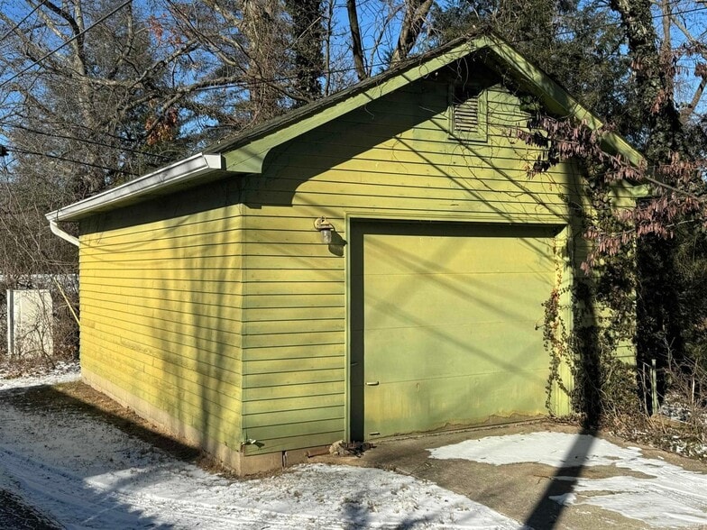 Building Photo - 520 S Eagleson Ave