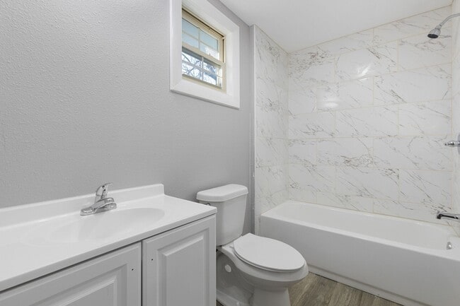 Building Photo - 3-Bedrooms and 2.5-Bathroom Duplex - Convenient Living Near Oak Cliff & Downtown Dallas