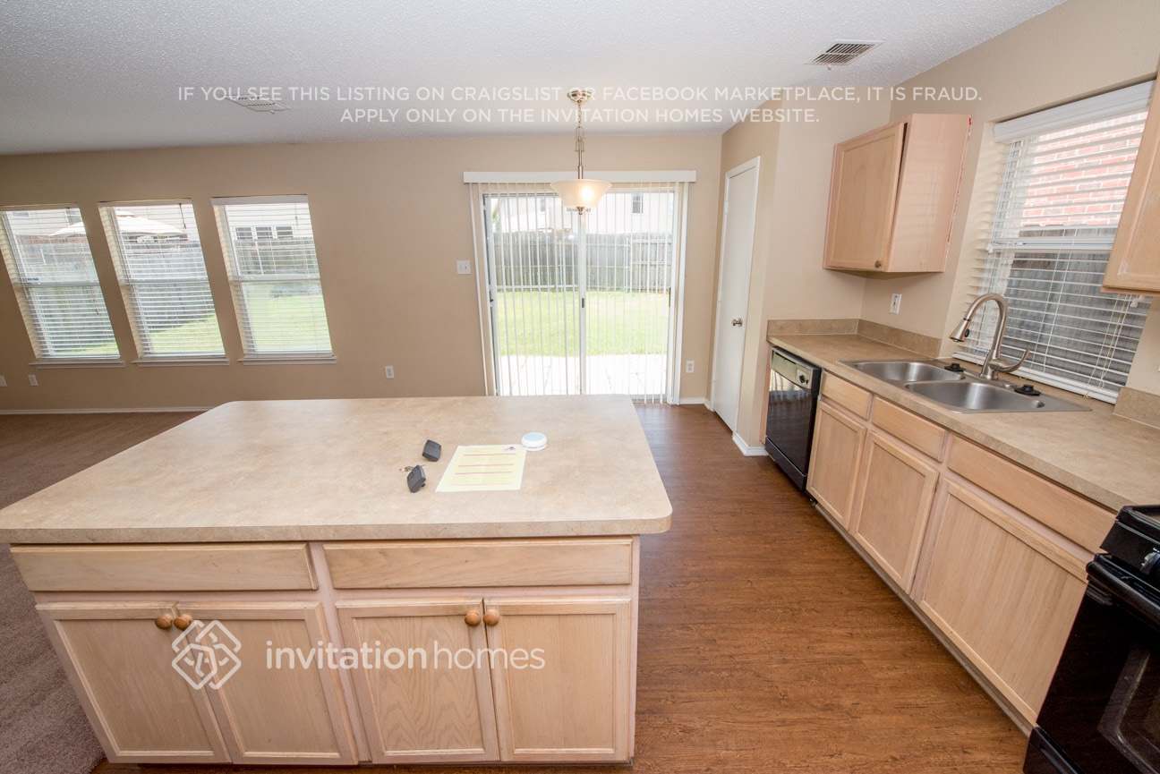 Building Photo - 7712 Regent Dr