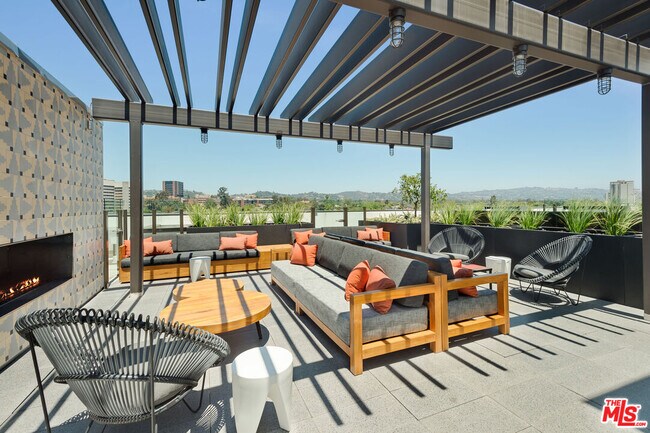 Building Photo - 10777 Wilshire Blvd