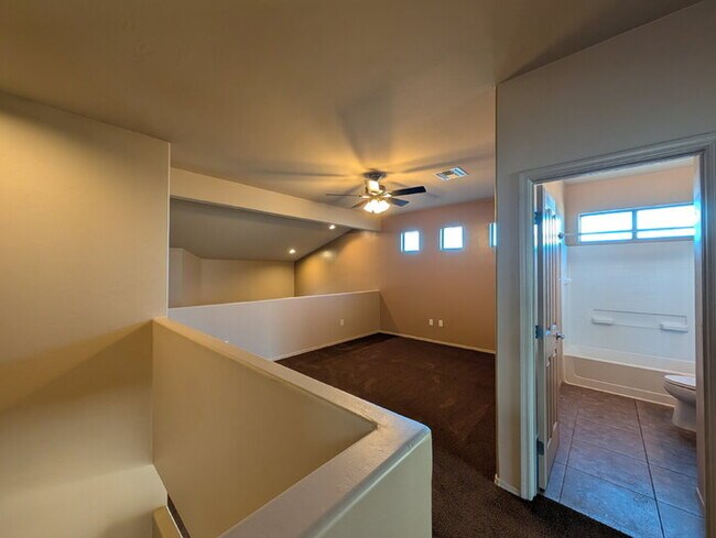 Building Photo - Beautiful home, close to Walmart, Sprouts and much more.