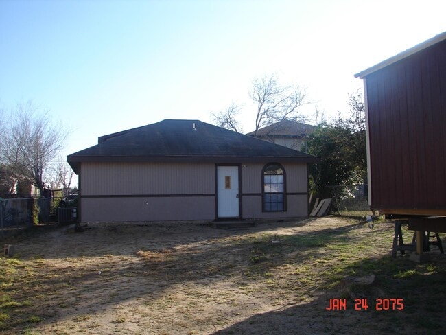 Building Photo - 3113 E Ash St