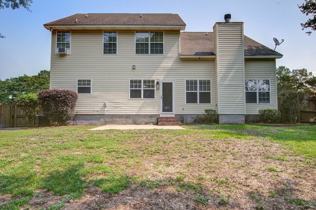 Building Photo - 207 N Pembroke Dr
