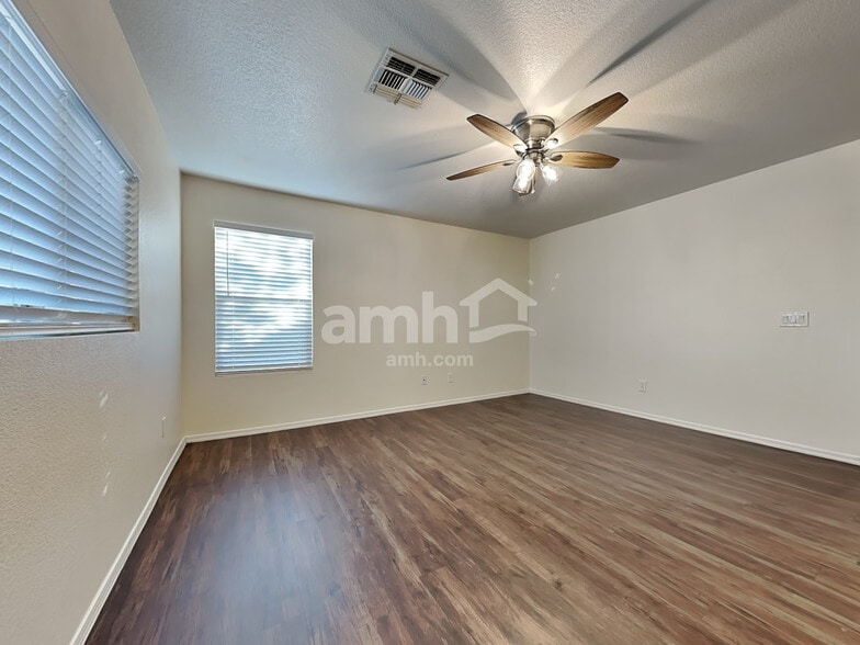 Building Photo - 3035 W Lucia Dr