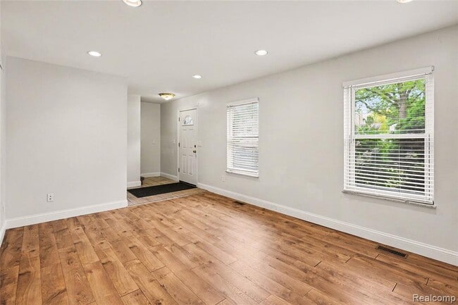 Building Photo - 12800 Daily Dr