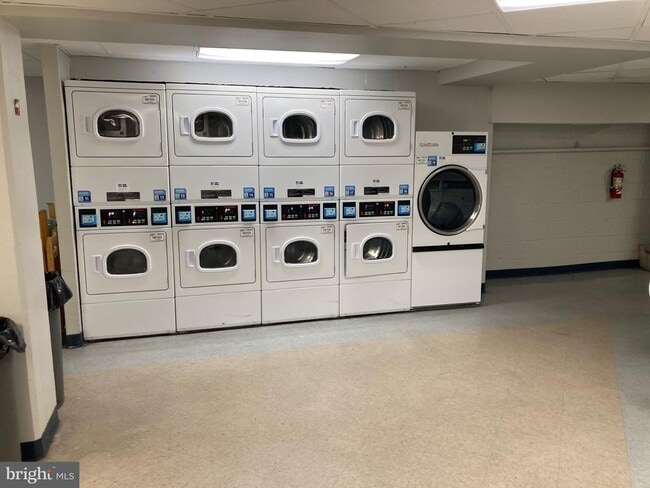 Building Photo - 1801 Clydesdale Pl NW