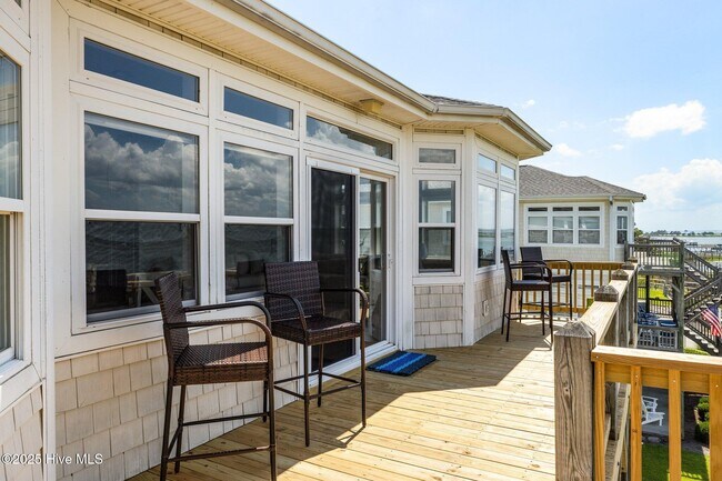 Building Photo - 8632 Sound Dr