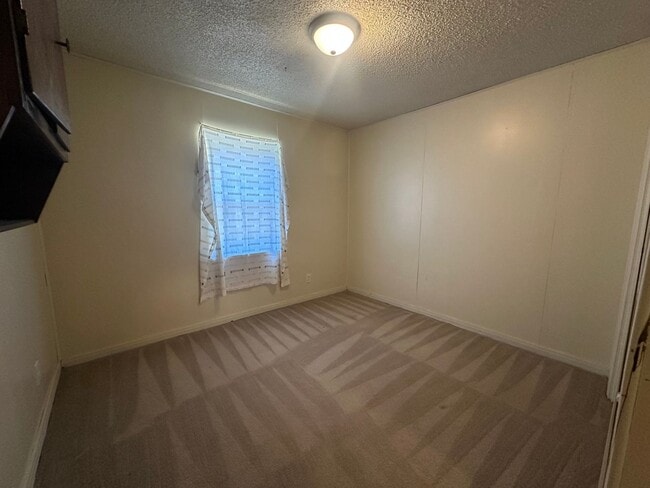 Building Photo - 115 Dawn Dr