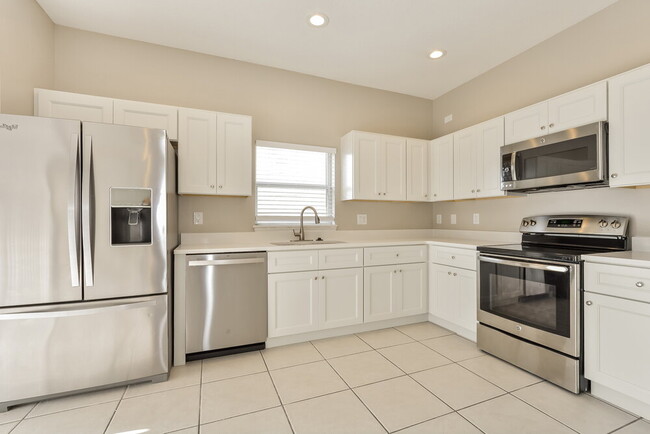 Building Photo - 440 Casa Marina Pl