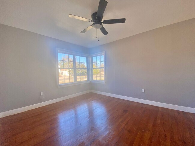 Building Photo - 2205 28th St