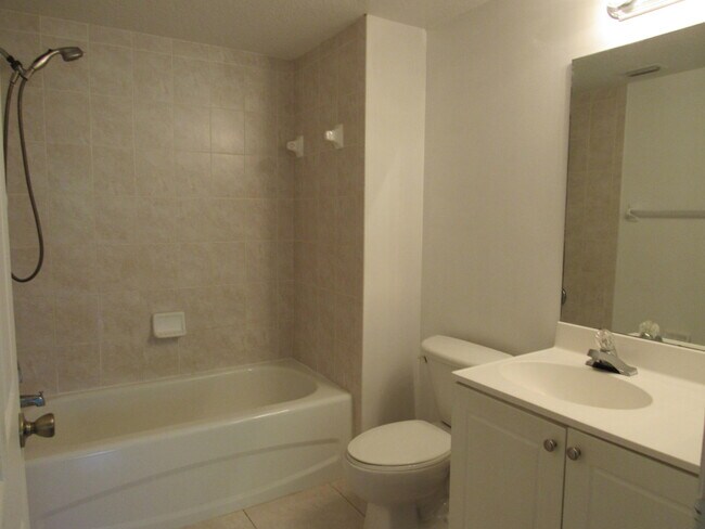 Building Photo - 4525 Oak Terrace Dr