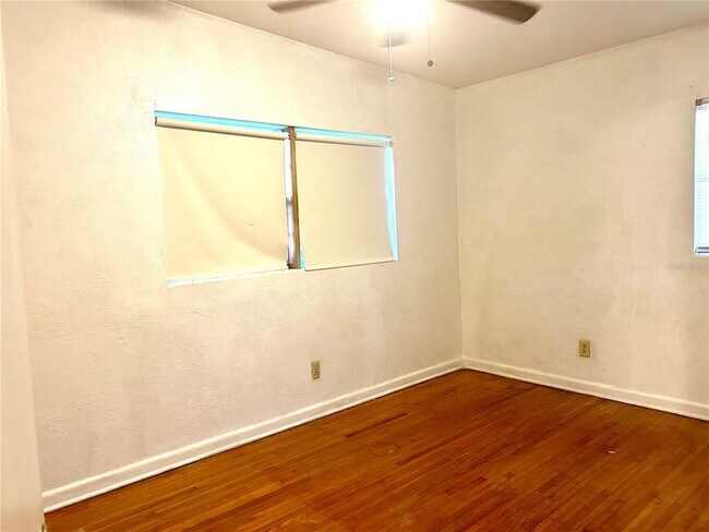 Building Photo - 112 Dahlia Dr