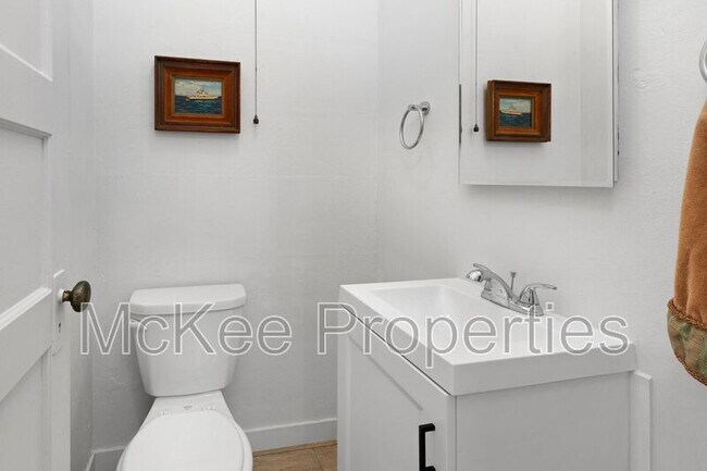 Building Photo - 1115 F Ave